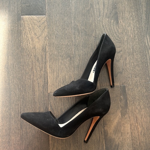 Alice + Olivia Dina Whipstitched Heel - Picture 8 of 9